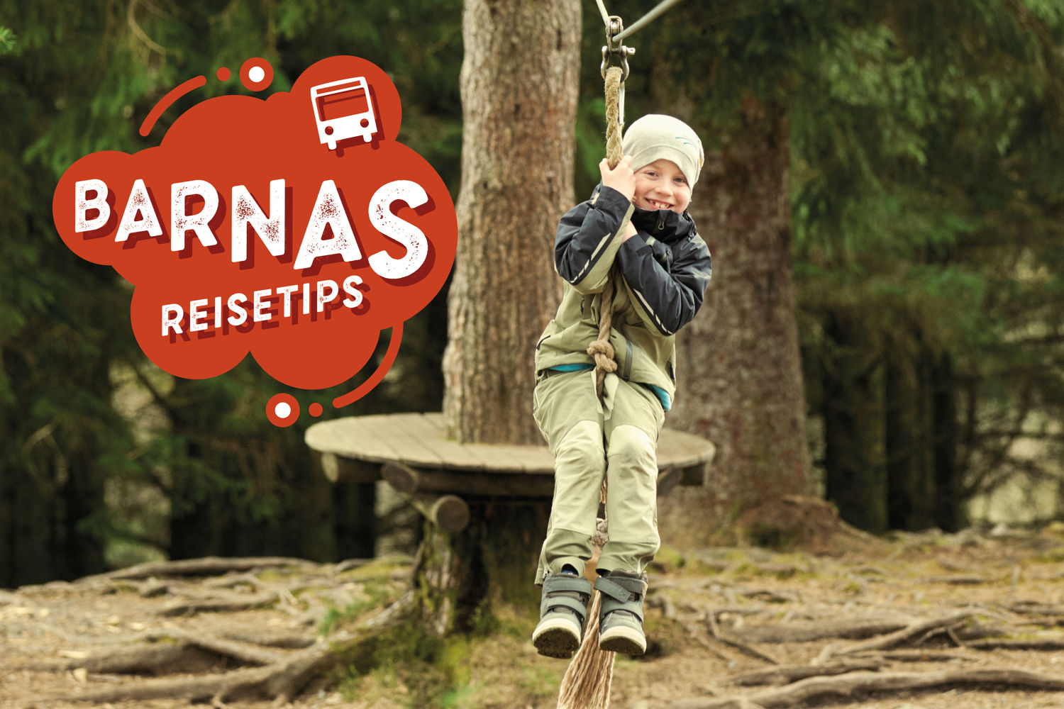 Et barn i en zipline, med teksten "Barnas Reisetips"